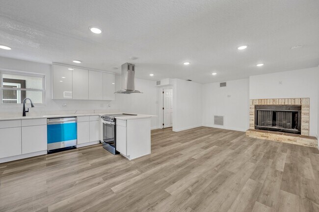 Building Photo - 715 Langston Ct