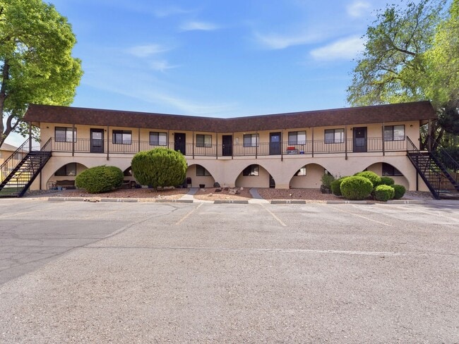 Photo - Remodeled 2 Bedroom, 1 Bathroom Apartment- Close to shopping!