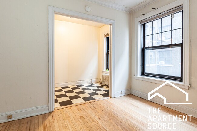 Foto del edificio - 540 W Briar Pl