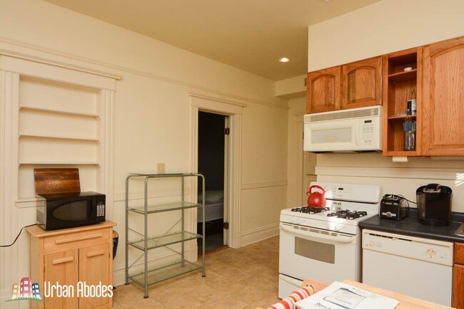 Foto del edificio - 3744 W Diversey Ave
