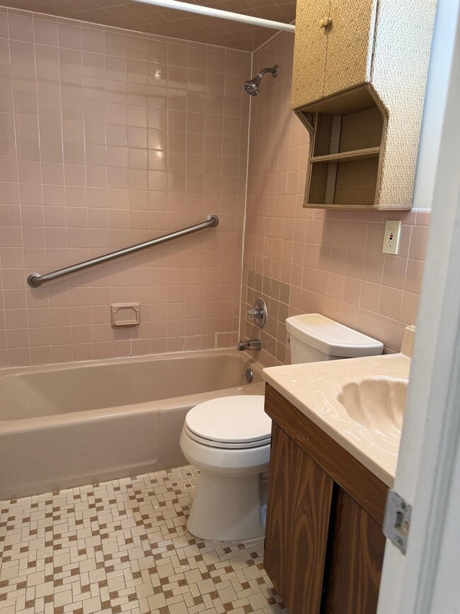 Building Photo - 729 10th St