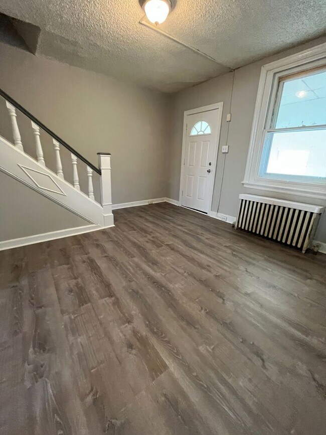Building Photo - Beautiful 2 Bedroom, 1 Bath in Darby!