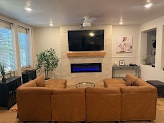 Building Photo - Spacious 4BR House in Rancho Cordova
