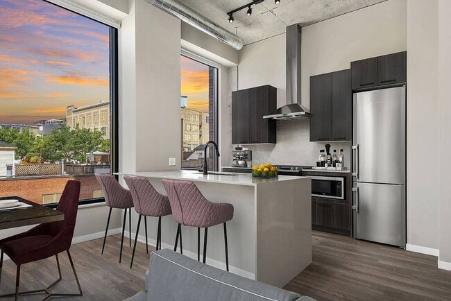 Building Photo - 30 N Sangamon St