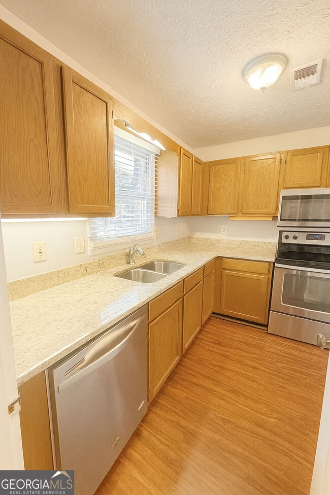 Foto del edificio - 2900 Webb Bridge Rd