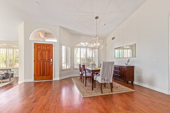 Foto del edificio - Come Settle In — This Scottsdale Gem Is Re...
