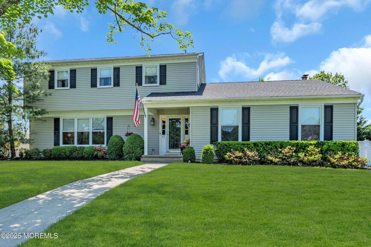 Foto principal - 17 Acorn Dr
