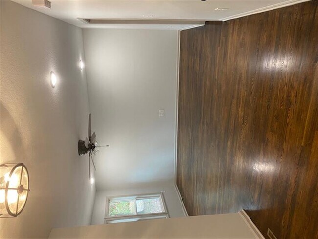 Building Photo - Completely Remodeled!