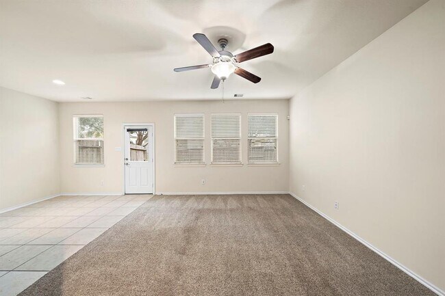 Foto del edificio - 3315 Victorian Manor Ln