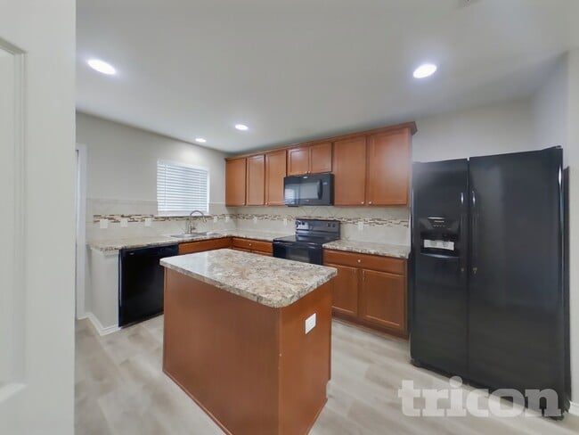 Building Photo - 13271 Cipresso Palco