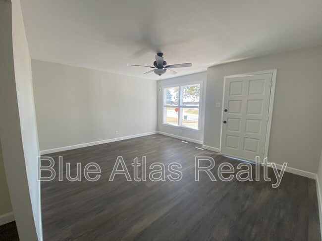 Building Photo - 1303 College St