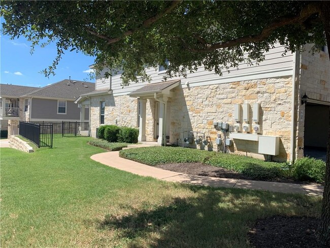 Foto del edificio - 1900 Scofield Ridge Pkwy