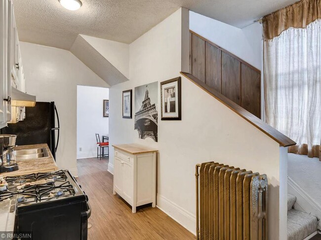 Kitchen - 320 Fuller Ave