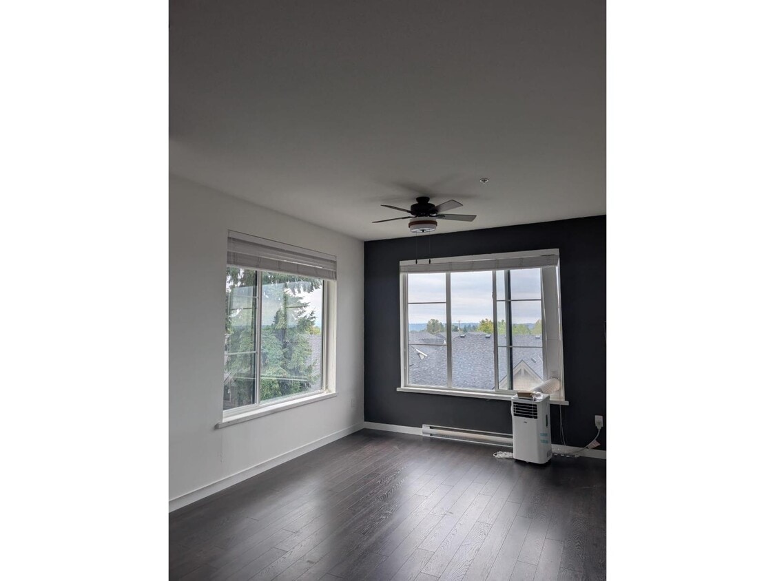 Photo principale - 15835-15885 85 Ave