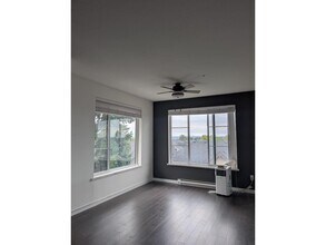 Building Photo - 15835-15885 409