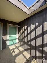 Building Photo - 3000 W Illinois Ave