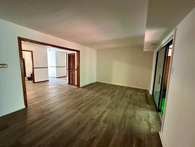 Building Photo - 6086 Hoover Dr