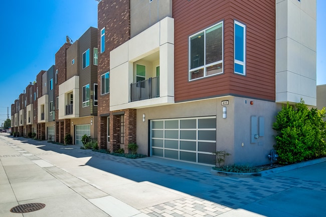 Building Photo - 825 Brickyard Lane