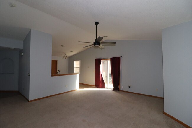 Foto del edificio - Spacious duplex for rent!