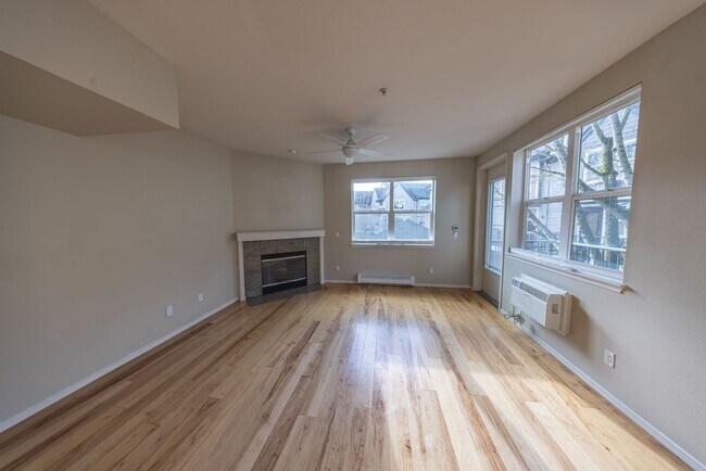 Foto del edificio - Townhome-Style Condo at Columbia Shores - 3 Bedroom