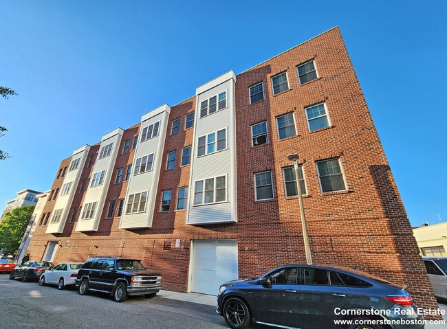 Building Photo - 81 Amory St