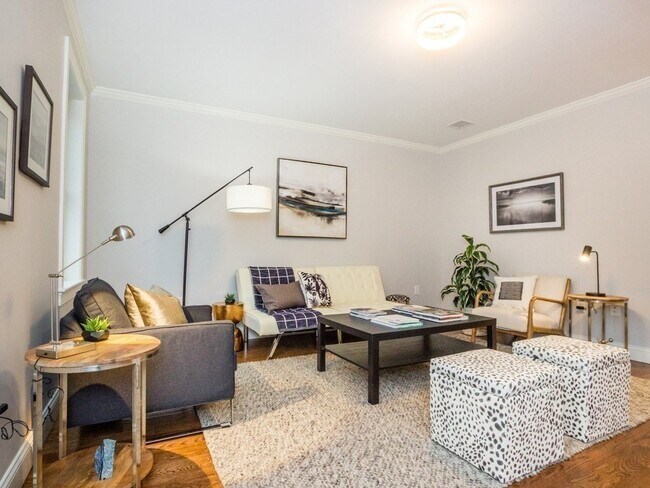 Foto del edificio - 6-8 Rockwell Ave