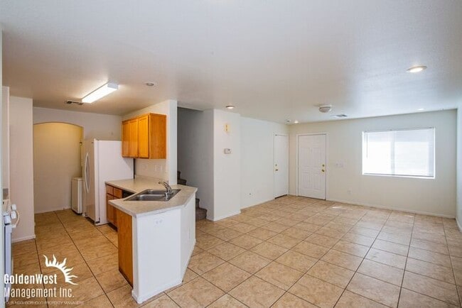 Building Photo - Charming 3Bdm, 2.5Ba Home with Community Pool.