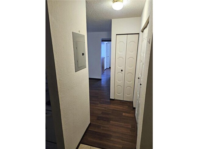 Foto del edificio - 10 12th Ave NE