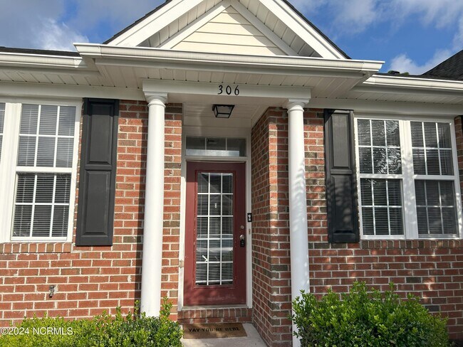 Building Photo - 306 Monlandil Dr