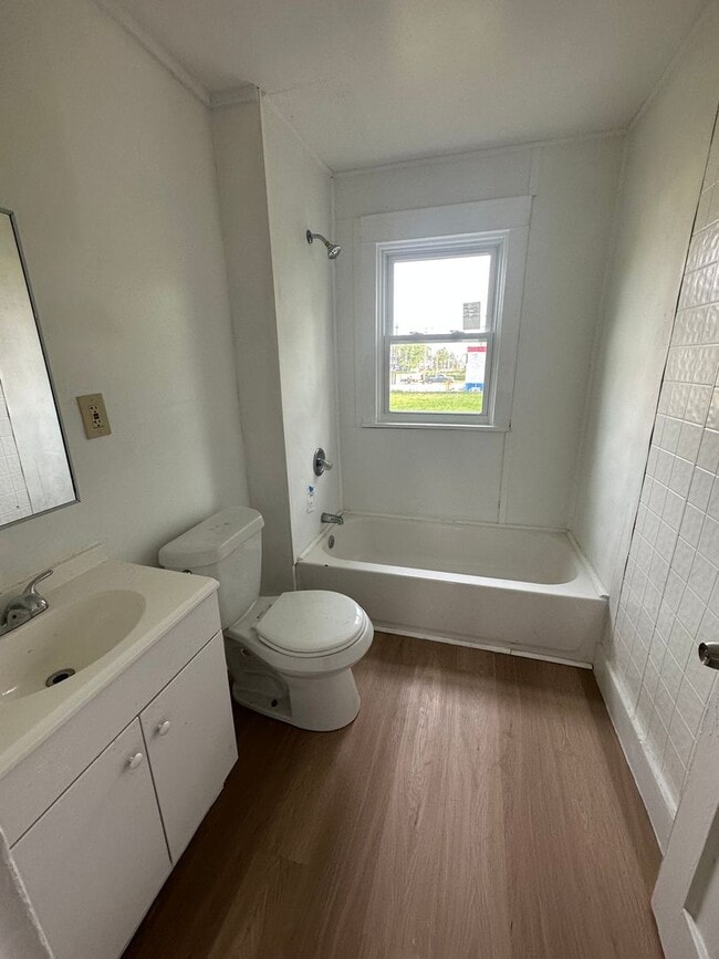 Building Photo - 1185 E 123rd St