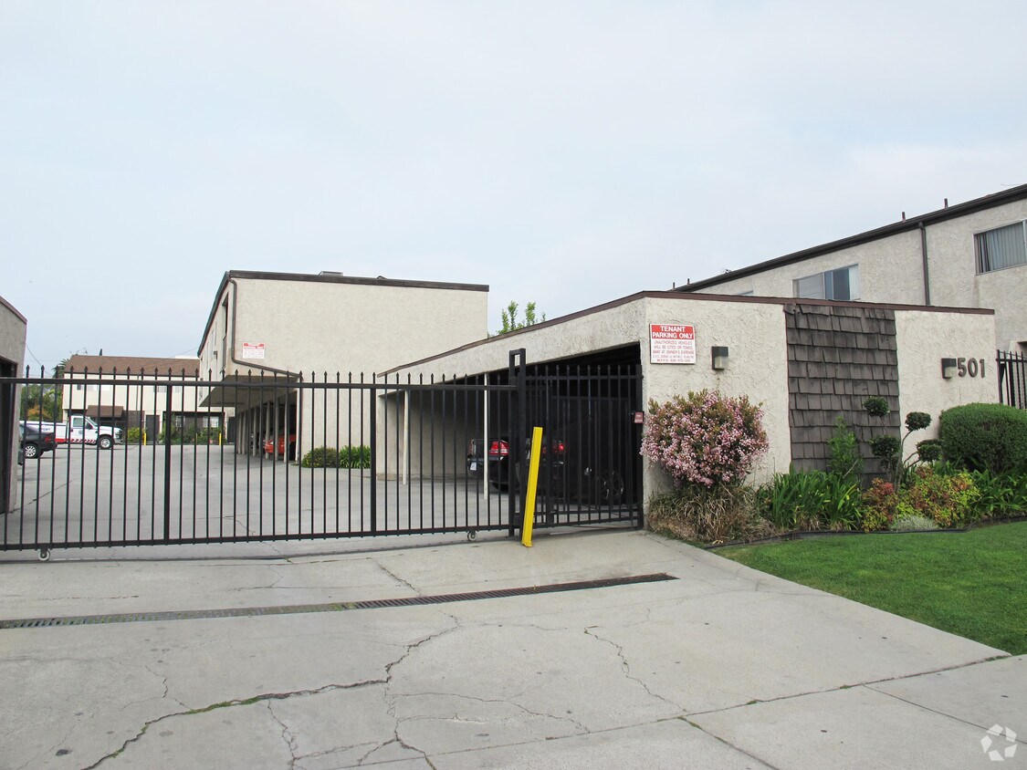 Building Photo - 501 N Nicholson Ave