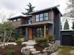 Building Photo - 5707 NE 56th St
