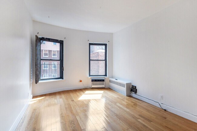 Building Photo - 160 E 91st St
