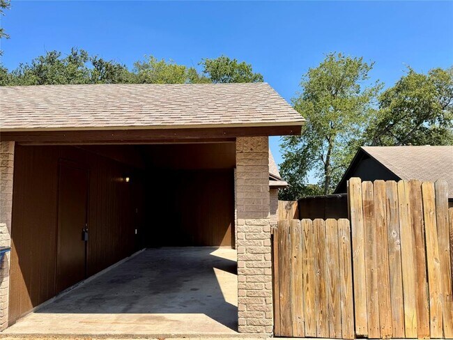 Foto del edificio - 904 Milford Way