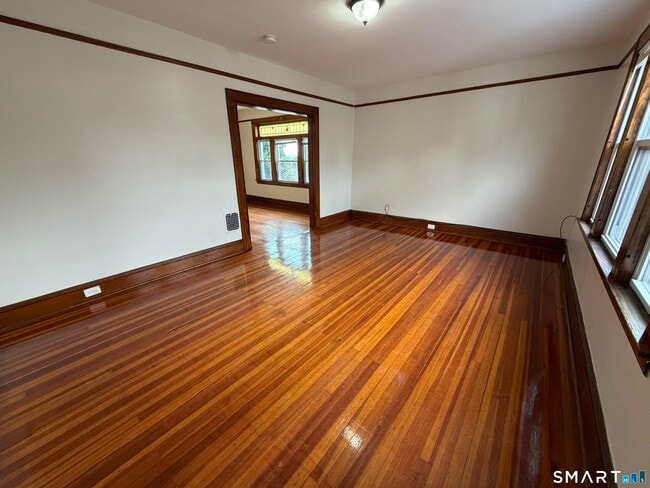 Building Photo - 306 Judson Pl