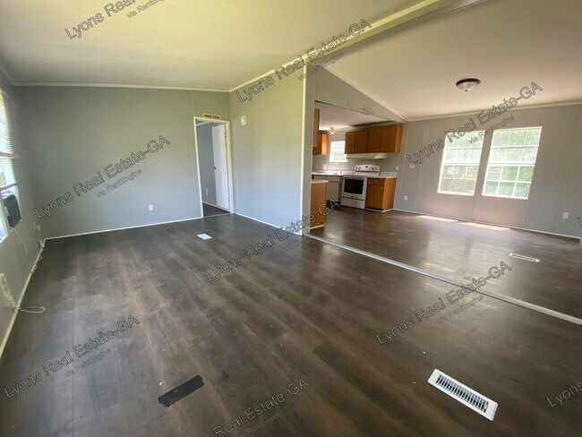 Building Photo - 604 Sycamore Dr