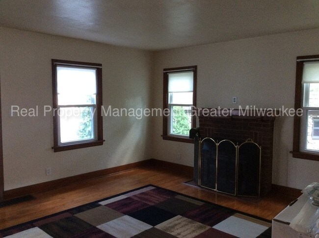 Building Photo - 4 Bedroom Single Family
