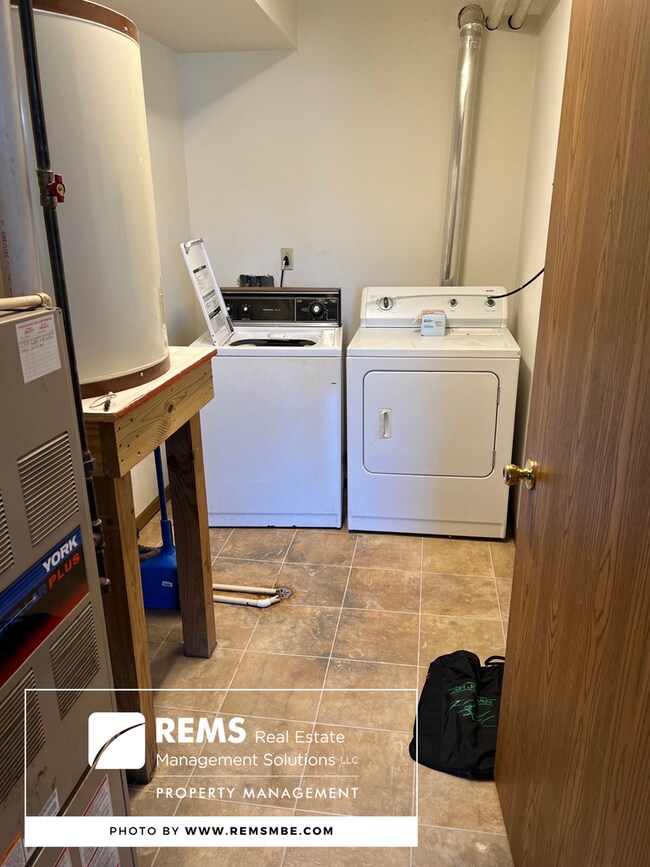 Foto del edificio - E6915 Chadwick Rd