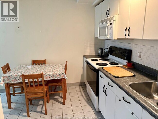 Photo du bâtiment - 1679 Drouillard Rd