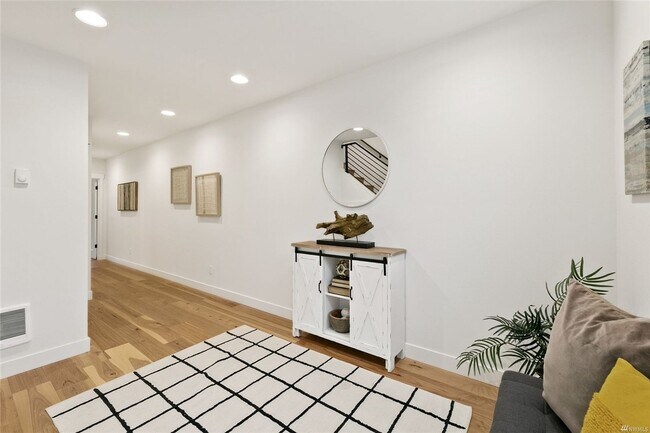 Building Photo - Gorgeous 2 Bed/ 2 Bath New Townhome Constr...
