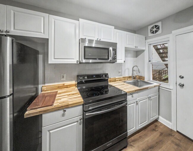 Foto del edificio - 3542 6th St NW