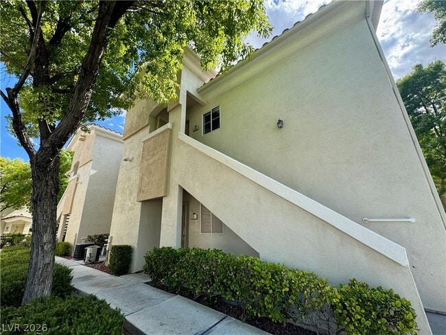 Foto del edificio - 1420 Red Crest Ln