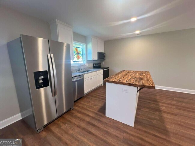 Building Photo - 5960 Moon Dr