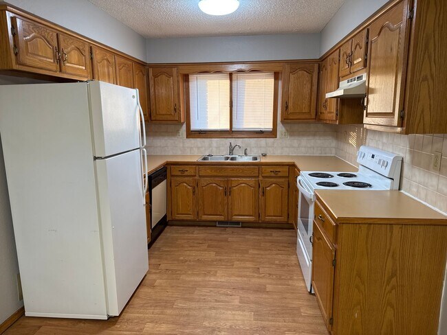 Foto del edificio - 2 Bedroom 2 Bathroom Duplex in Southwest Springfield! $995! Kickapoo School District!