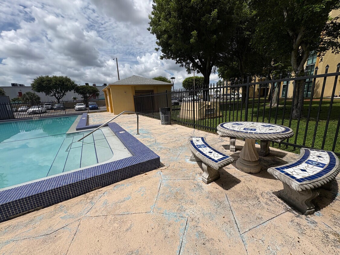 Foto del edificio - 11800 SW 18th St