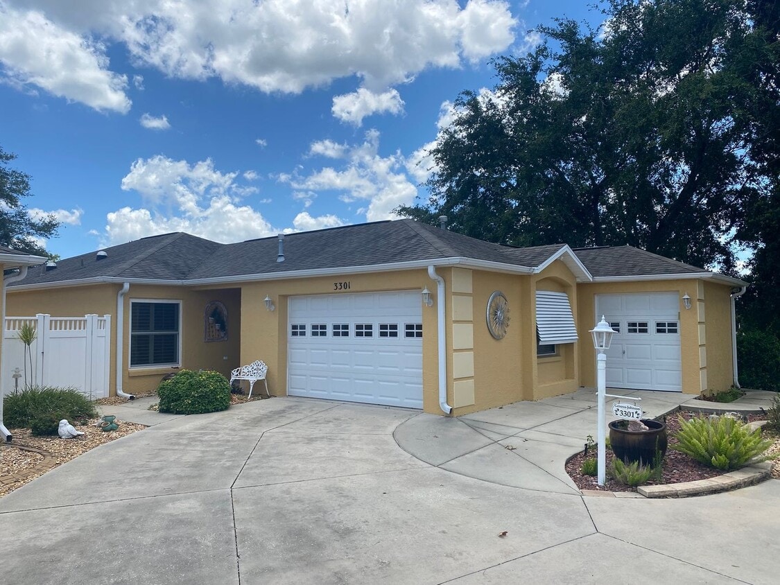 Primary Photo - Beautiful Over Sized Turnkey SEASONAL Rent...