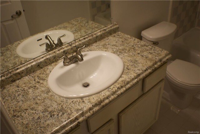 Bathroom - 454 Romeo St