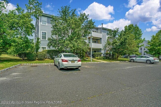 Building Photo - 17 Jockey Ln