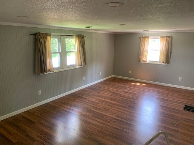 Building Photo - 608 Wilson St