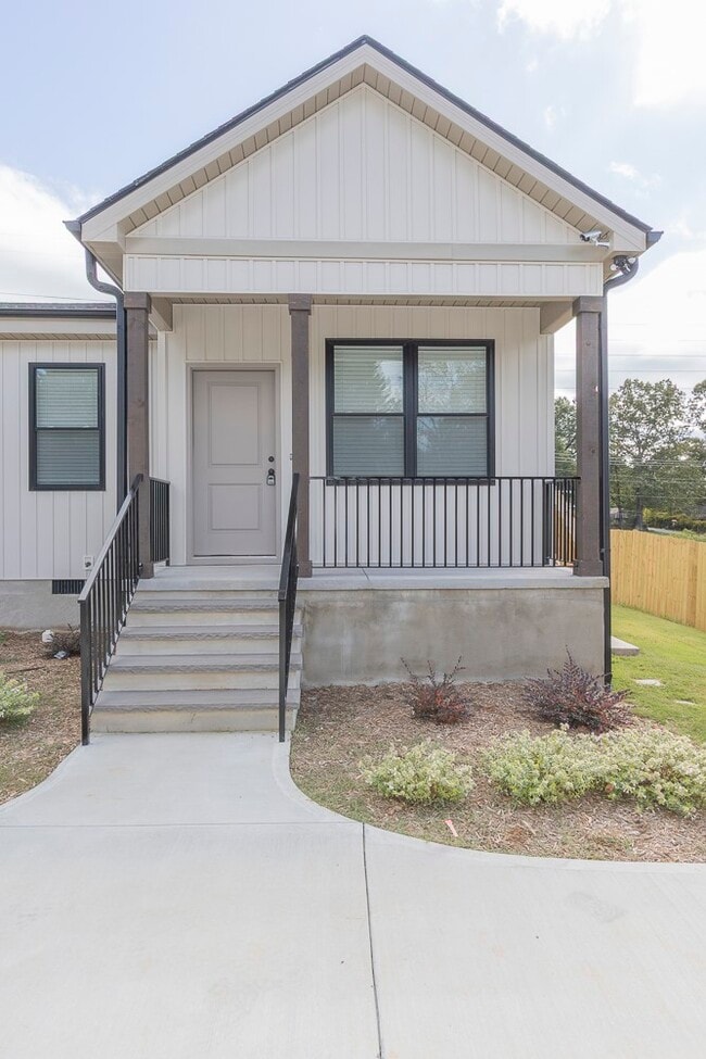 Building Photo - 413 W 2nd Ave